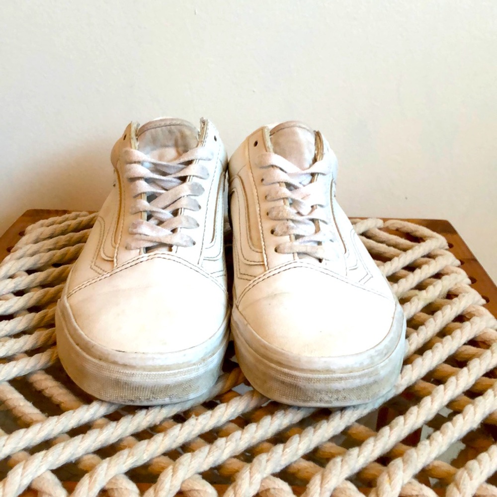 Vans Unisex White Sneakers Women’s 7.5 and Men’s 6